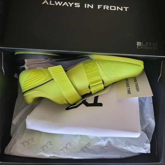 TYR ELITE CARBON LIFTERS. Size 12. Yellow. Leather.
